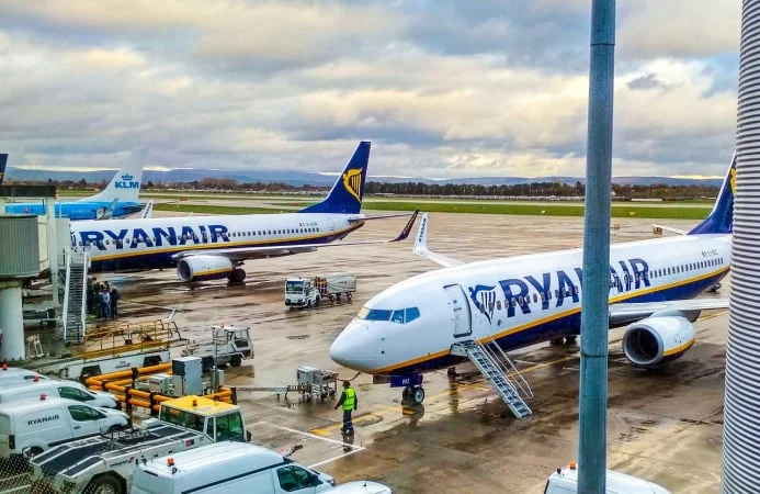Літаки Ryanair в аеропорту Європи на тлі дефіциту авіапалива