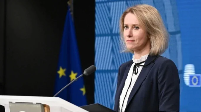 Кая Каллас на трибуні щодо 21-го пакету санкцій ЄС проти РФ