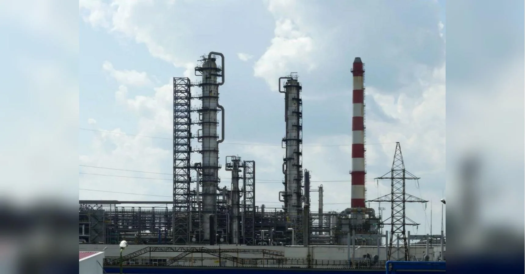 Рязанський НПЗ зупинив переробку нафти після атаки дронів